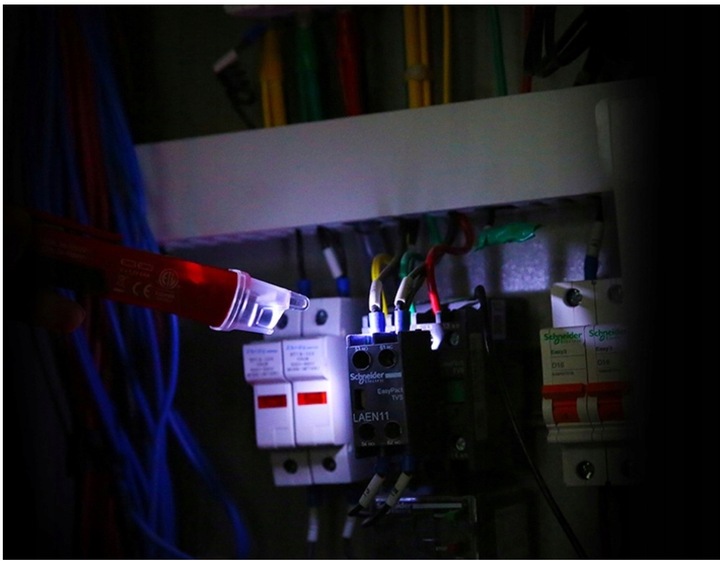 Bezdotykowy tester próbnik napięcia UNI-T UT12D-EU 24-1000V AC DETEKTOR