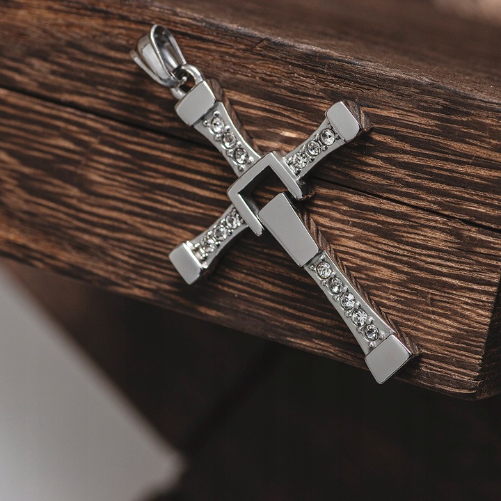 Naszyjnik krzyżyk Vin Diesel Toretto zawieszka stal chirurgiczna BLINGART