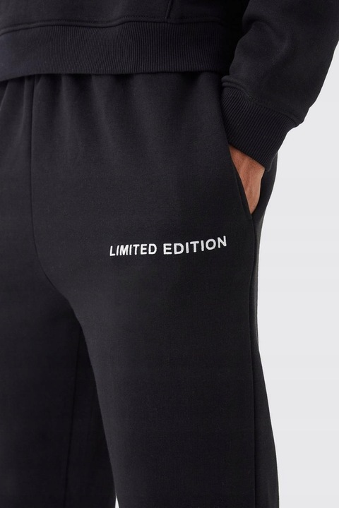 CZARNA BLUZA DRESOWA Z KAPTUREM KANGURKA OVERSIZE NADRUK BOOHOO M