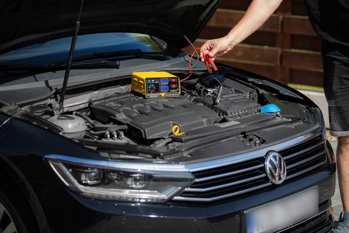 PROSTOWNIK SAMOCHODOWY DO AKUMULATORÓW 24V 12V 20A POLSKIE MENU