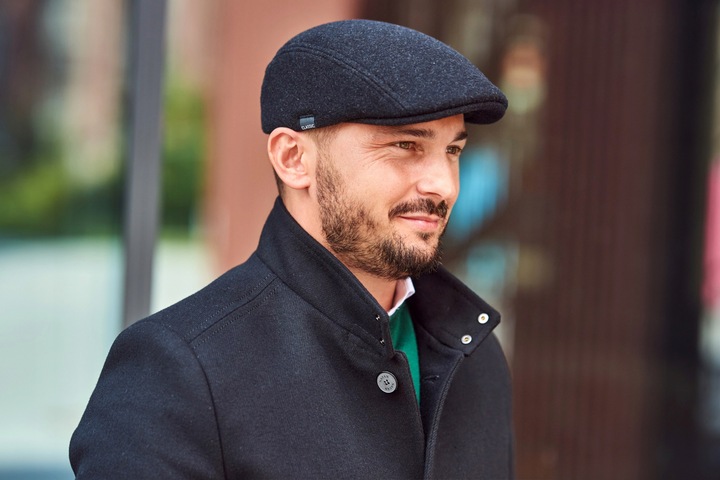 Zimowy KASZKIET MĘSKI Gruby Czarny Wygodny POLIESTER Daszek Chłodne Dni M