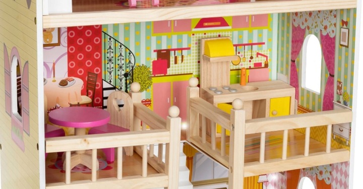 Gigantyczny drewniany domek do zabawy dla dziecka