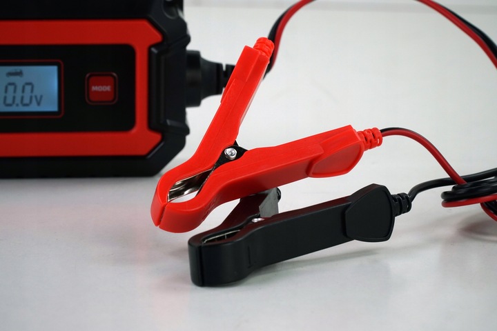 inteligentny przenośny PROSTOWNIK do ładowania IDEAL CHARGER 4 6/12V 2/4A