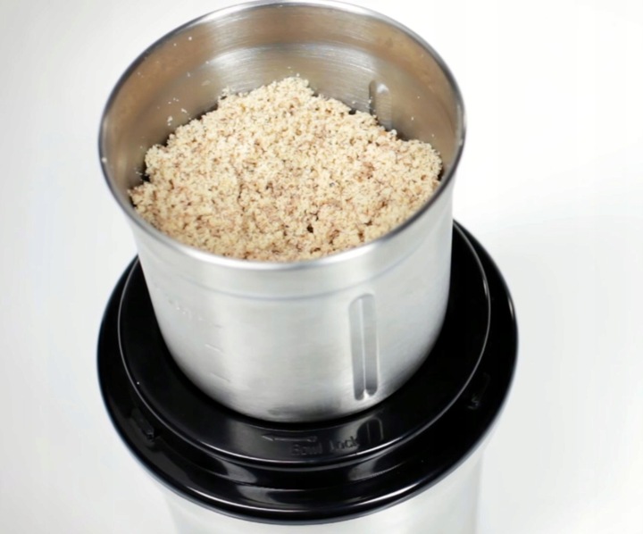 MŁYNEK DO KAWY NASION ORZECHÓW I ROZDRABNIACZ PROF