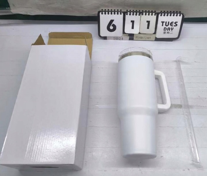 DUŻY KUBEK TERMICZNY Z UCHWYTEM I SŁOMKĄ TERMOS DUŻY 1200ML BIAŁY