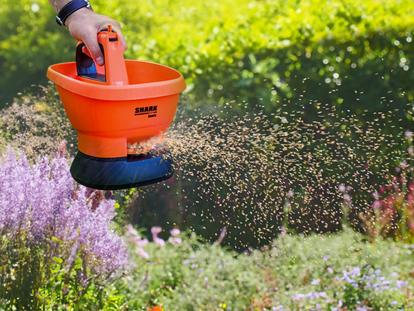 SIEWNIK akumulatorowy na baterie DO NAWOZU SOLI TRAWY 2,7L automatyczny