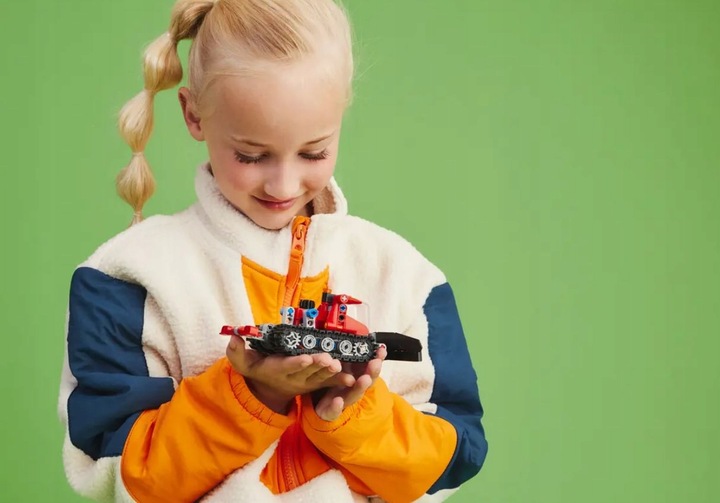 LEGO TECHNIC Ratrak Skuter Śnieżny 2w1 klocki 42148 auto torba na prezent