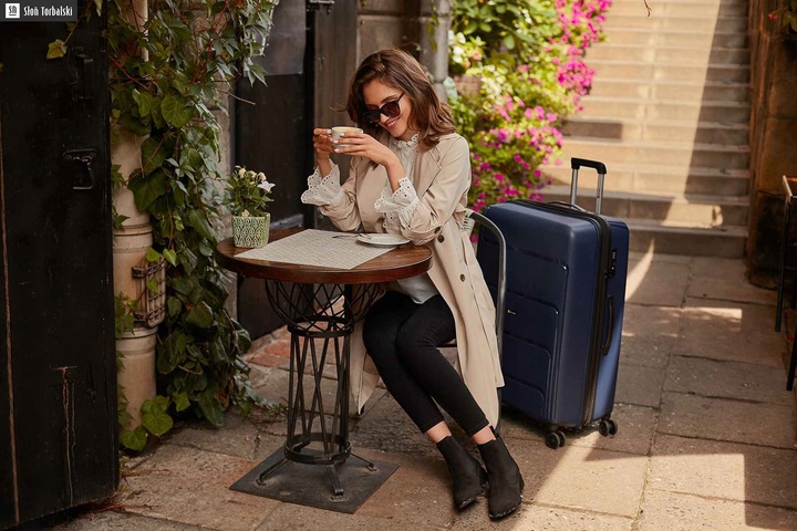 Duża walizka podróżna POSZERZANA +2 cm lekki trwały polipropylen Zamek TSA