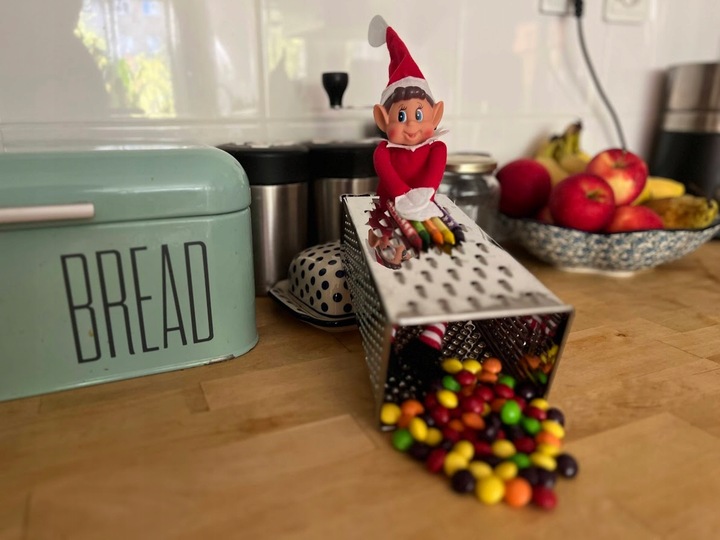 Elf na półce z drucikami - chłopiec Elve's Behavin Badly, psotnik 30 cm