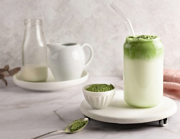 Matcha Latte Truskawkowa Japońska Zielona Herbata Instant 5 szt. MOKATE