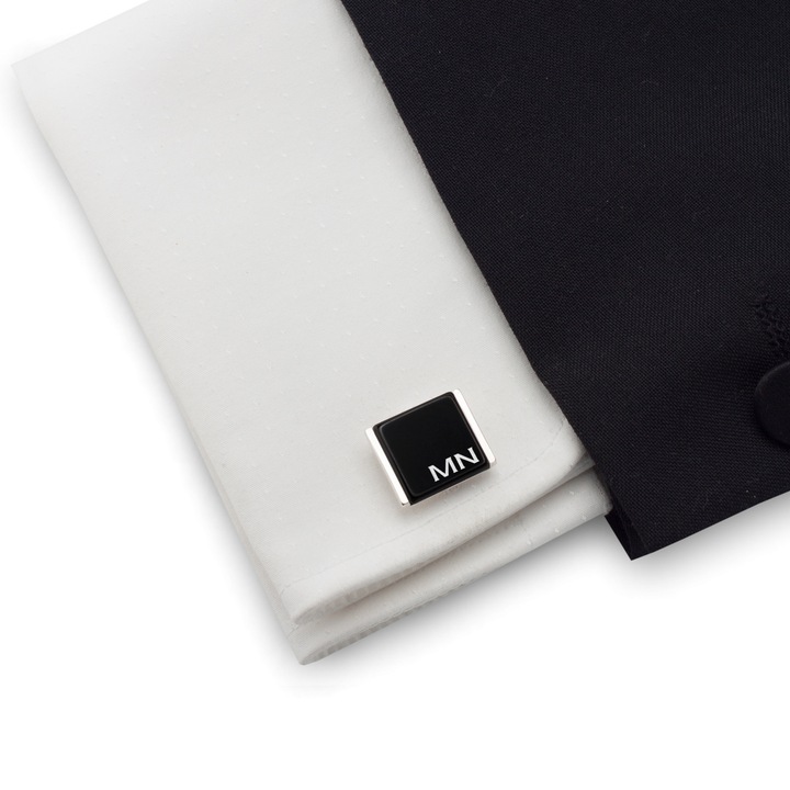 Modne spinki do mankietów z grawerem na Onyksie