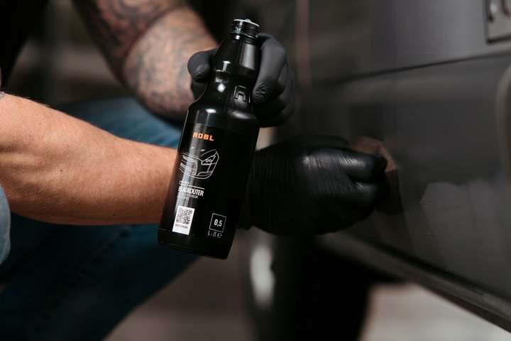 ADBL BLACKOUTER dressing do tworzyw plastików przywraca kolory trwały 0,2L