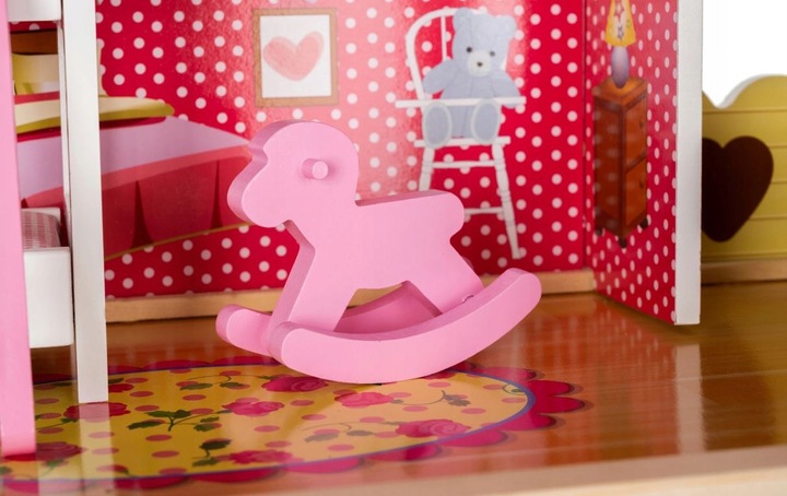 Gigantyczny drewniany domek do zabawy dla dziecka