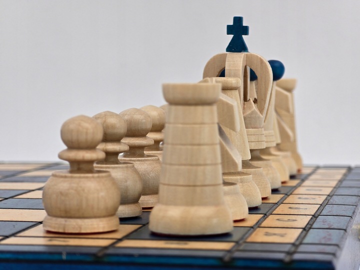 TURKUSOWE Szachy drewniane Królewskie 31x31 we wkładce PRODUCENT