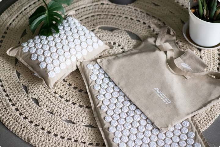 MATA DO AKUPRESURY Z KOLCAMI + PODUSZKA + TORBA