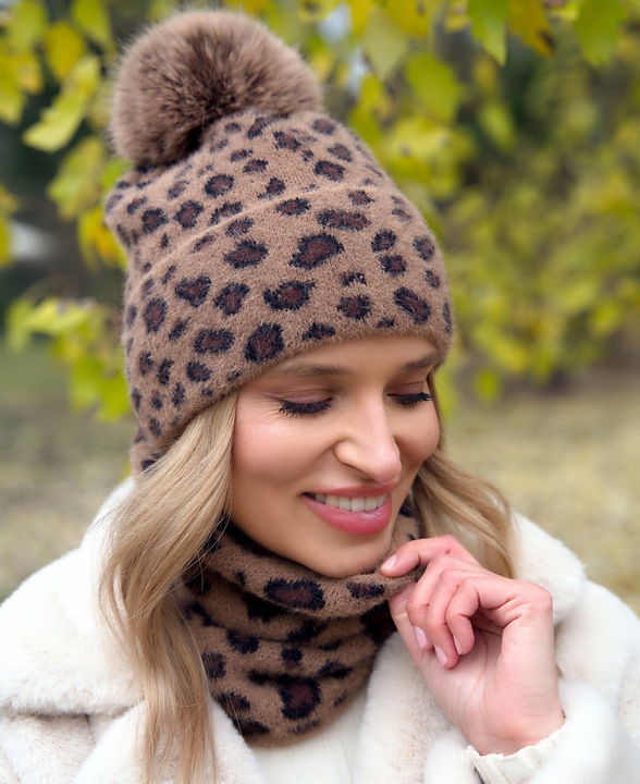 Czapka zimowa damska ciepła z POMPONEM beanie MODNA w panterkę Polska Print