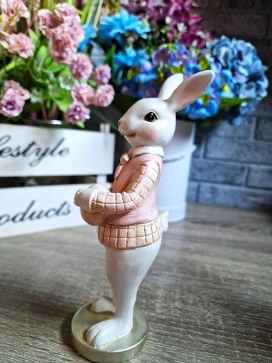 FIGURKA WIELKANOCNY PAN ZAJĄC KRÓLIK model XVI róż