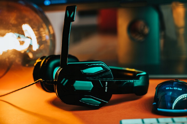 SŁUCHAWKI DLA GRACZY GAMINGOWE Z MIKROFONEM NAUSZNE JACK DŁUGI KABEL SUWAK