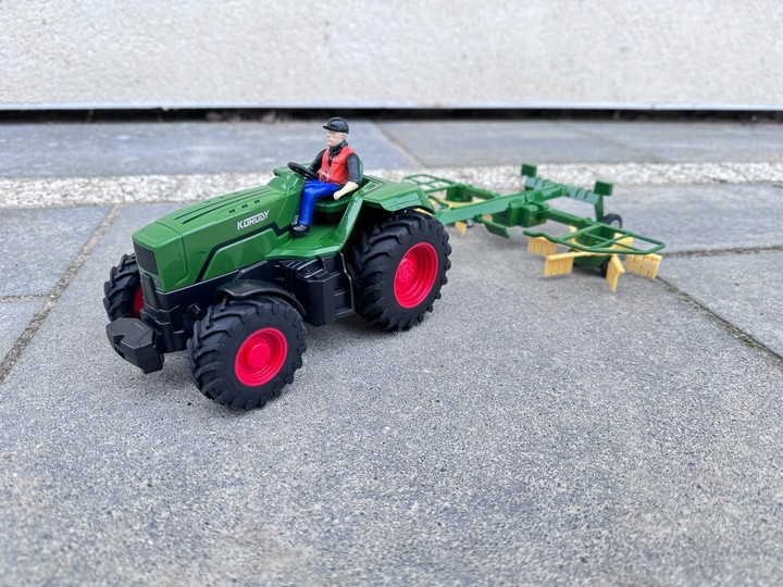TRAKTOR ZDALNIE STEROWANY DLA DZIECI CIĄGNIK RC Z ZGRABIARKĄ + AKUMULATOR