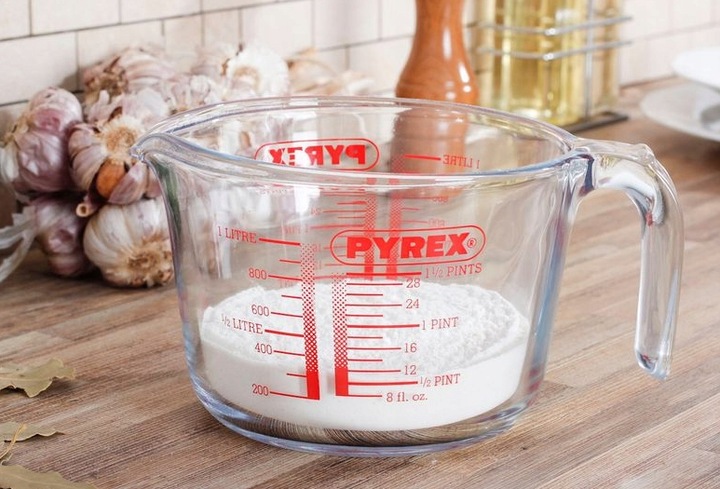Szklany dzbanek kuchenny z miarką i pokrywką 1 L PYREX