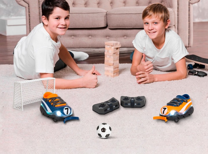 BUTY GO GRY W PIŁKĘ SAMOCHÓD ZDALNIE STEROWANY PILOT AUTO PODŚWIETLENIE LED