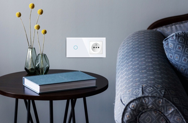 GNIAZDO GNIAZDKO SZKLANE Z BOLCEM Z WŁĄCZNIKIEM POJEDYNCZYM BIAŁE PANEL