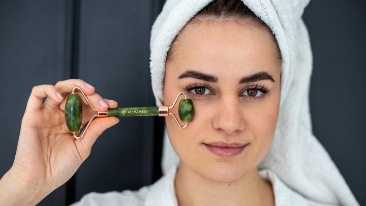 WAŁEK JADEITOWY DO TWARZY ROLLER + PŁYTKA GUA SHA ZESTAW PREZENT ACUS MED