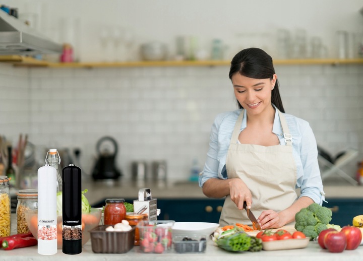 2X MŁYNEK DO PIEPRZU SOLI ELEKTRYCZNY BIAŁY CZARNY