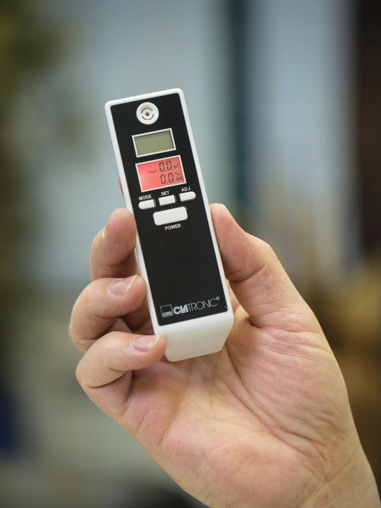 ALKOMAT CYFROWY BEZUSTNIKOWY POLICYJNY PRECYZYJNY TESTER ALKOHOLU LCD