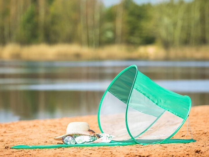 MATA PLAŻOWA Z DASZKIEM SKŁADANA 145 X 70 CM BIWAK