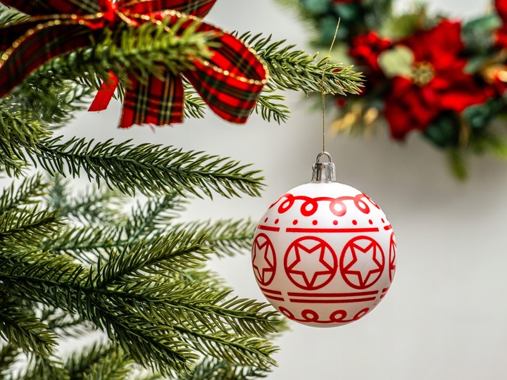 ZESTAW BOMBEK CHOINKOWYCH 115 szt BOMBKI MIX WZORY NIETŁUKĄCE