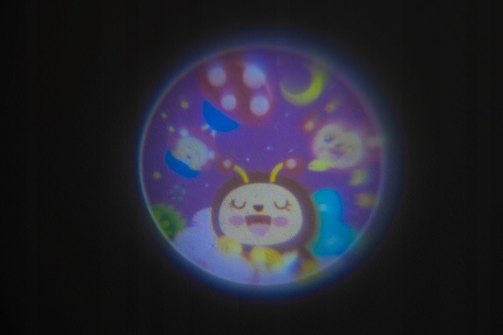 Karuzela do łóżeczka dziecięcego projektor gwiazd zwierzątka 400 melodii