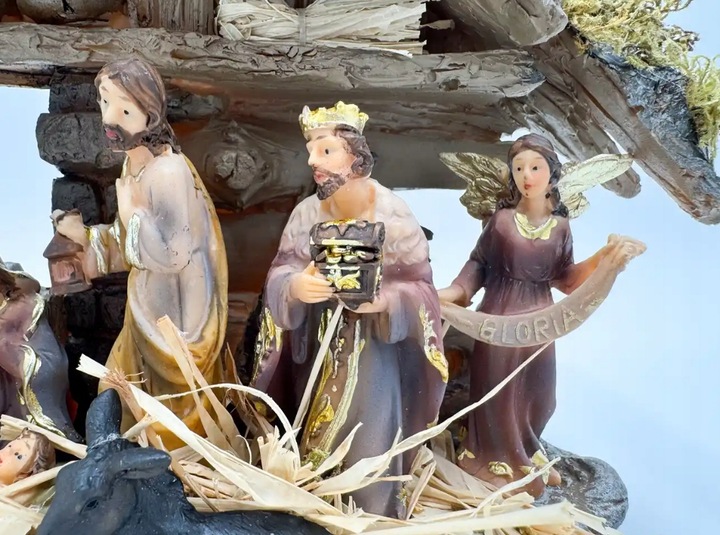 SZOPKA BOŻONARODZENIOWA KAMIENNA 28 CM Z OŚWIETLENIEM I FIGURAMI STAJENKA