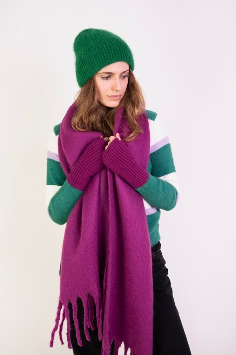 Czapka zimowa damska Buckland - angorowa, ciepła i miła Ecru