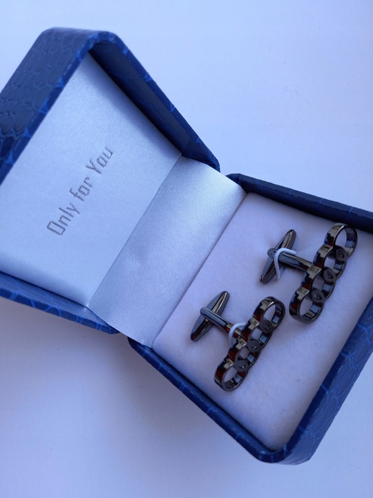 Tytanowe spinki do mankietów EXC dla miłośnika Audi RS + gratis szkatułka