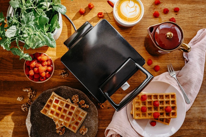 DUŻA SOLIDNA GOFROWNICA 2000W XXL 2 CHRUPIĄCE PUSZYSTE GOFRY DUŻY OPIEKACZ