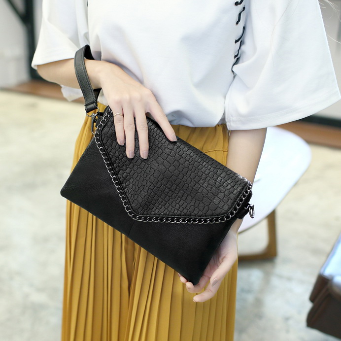 Torebka Damska CZARNA Kopertówka Łańcuch na Ramię Pasek EKO Skóra Krokodyla