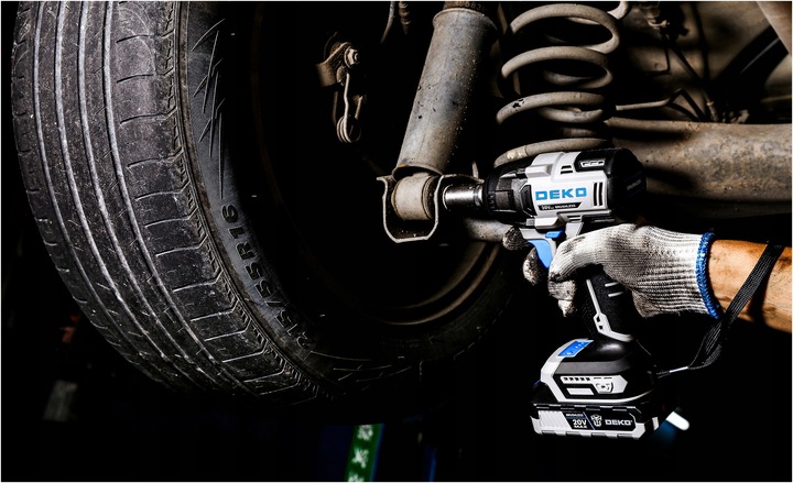 KLUCZ UDAROWY AKUMULATOROWY DO KÓŁ BEZSZCZOTKOWY 1/2" NASADKI 2xAKU 20V