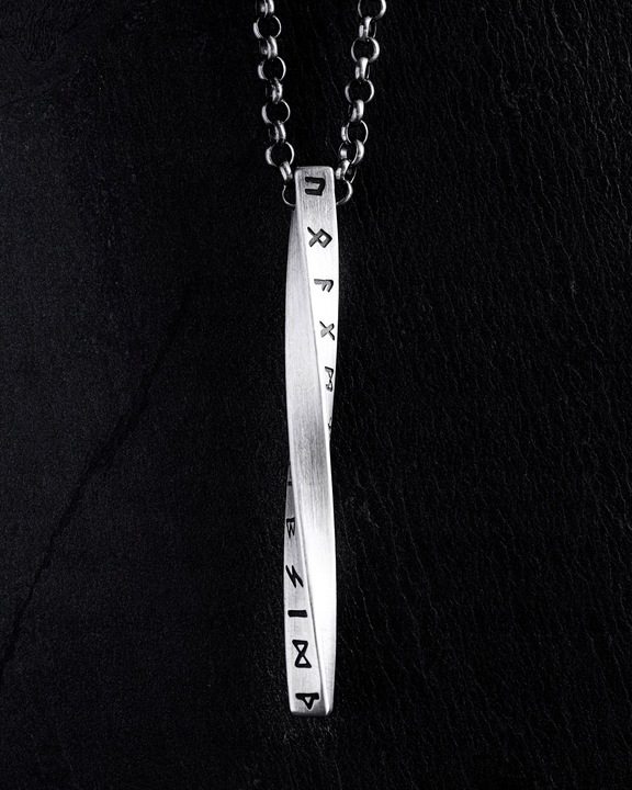 Srebrny wisiorek na łańcuszku RUNY - OBEREGI