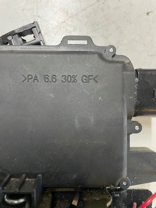 ZAMEK DRZWI PRZÓD PRAWY VW Passat B5 FL Golf IV 4 SKODA OCTAVIA