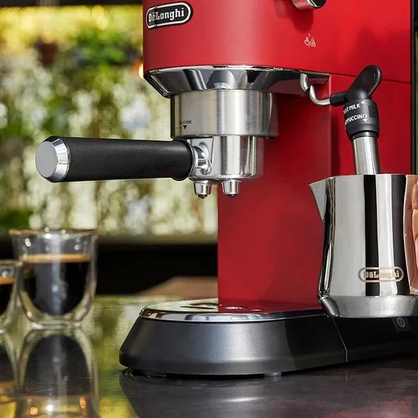Ekspres ciśnieniowo-przelewowy De'Longhi EC685R 1350 W czerwony