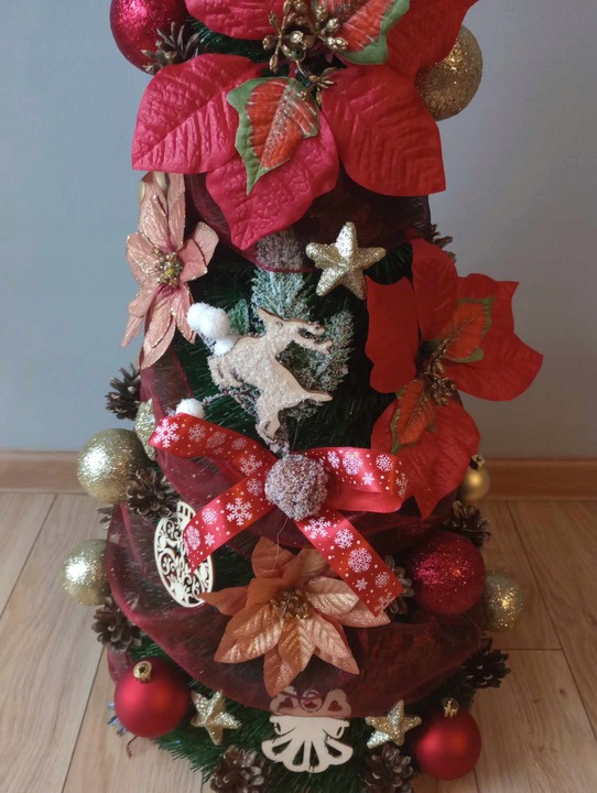 STOŻEK choinka DEKOROWANY z ozdobami 140 cm UBRANA