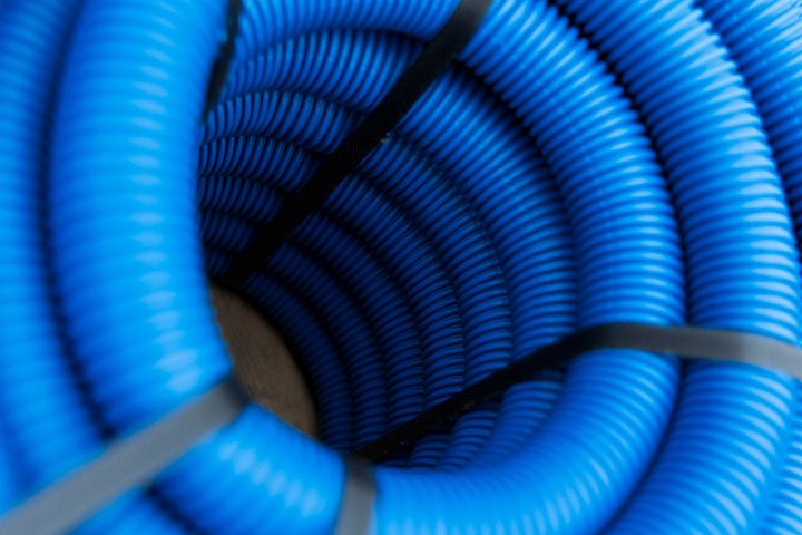 RURA KARBOWANA AROT 40mm 50m PESZEL DO ZIEMI Z PILOTEM NIEBIESKA DVR RDG