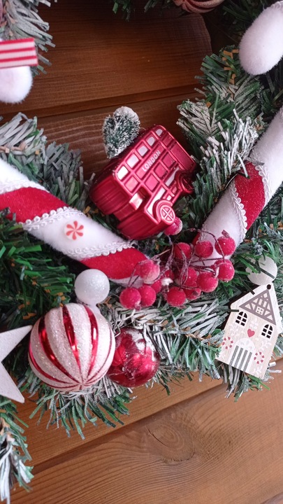 Wianek świąteczny na drzwi CUKIERKOWY ODCIENIE CZERWIENI