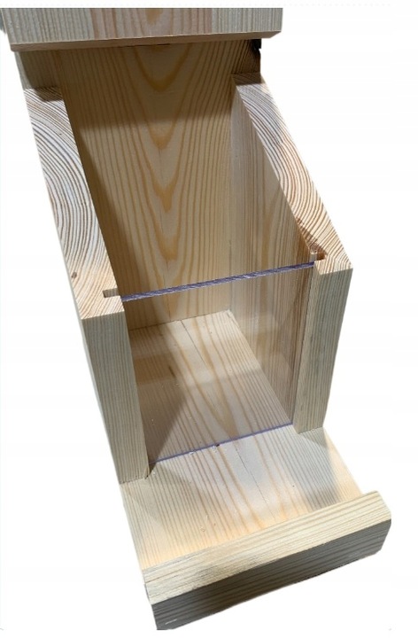 Karmnik dla wiewiórek drewniany - domek