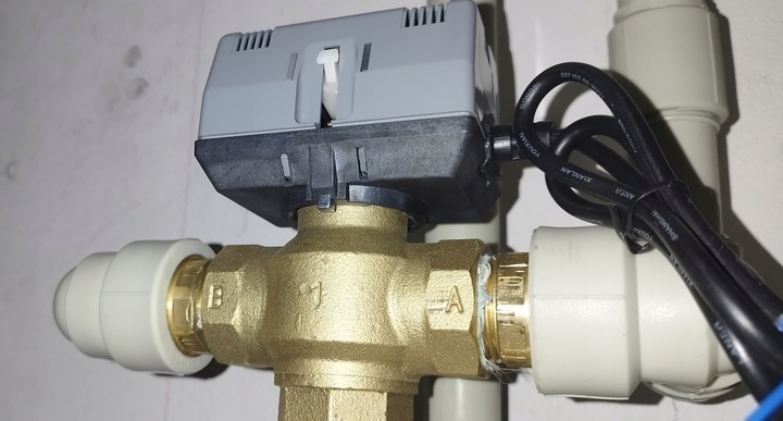 Zawór trójdrożny - dzielący 3 drogowy Hydrowell.