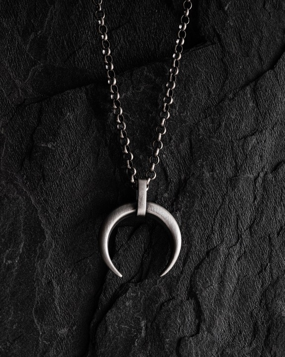 Srebrny wisiorek LUNULA