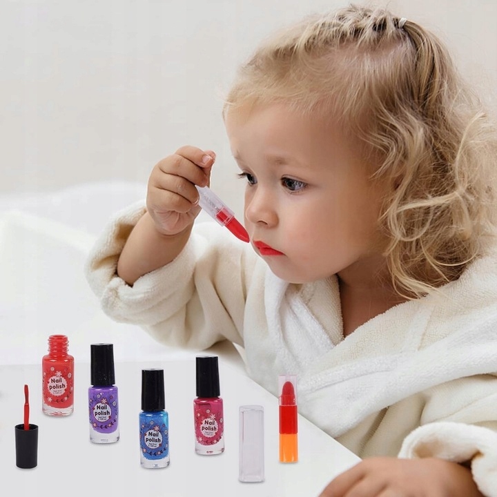 KUFER KOSMETYKÓW DO MAKIJAŻU I PAZNOKCI CIENIE,ZESTAW DLA MAŁEJ KSIĘŻNICZKI