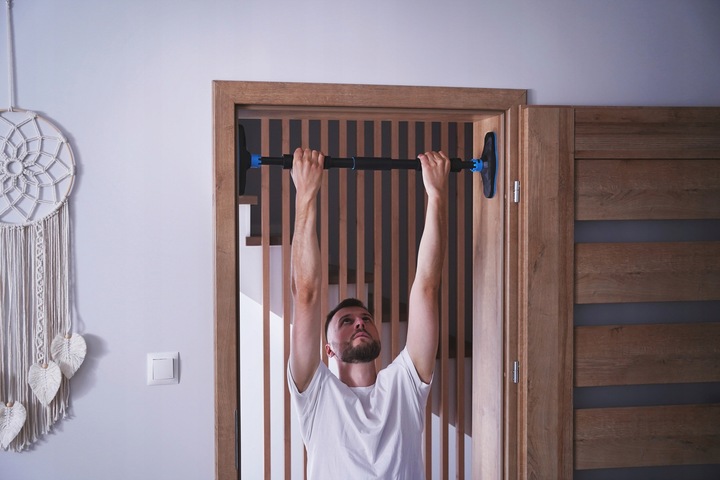 SOLIDNY DRĄŻEK ROZPOROWY DO PODCIĄGANIA ĆWICZEŃ SIŁOWNIA REGULOWANY 180 KG