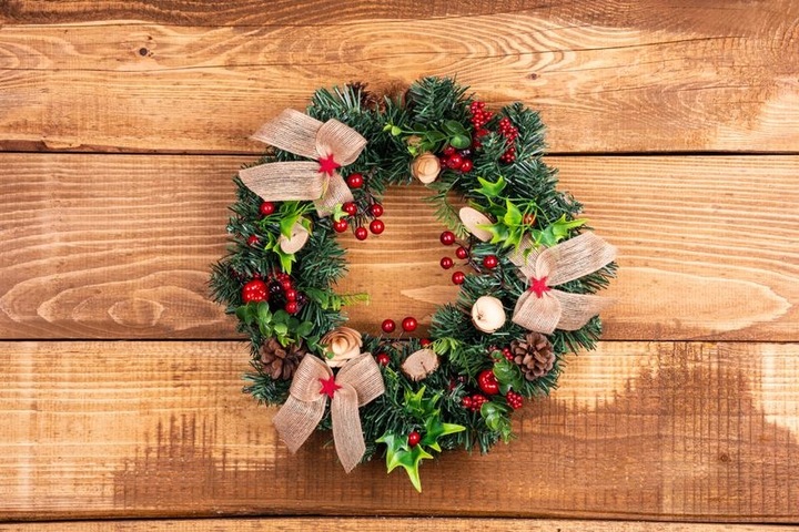 Wieniec stroik wianek bożonarodzeniowy z włosiem i kokardkami, śr. 41 cm